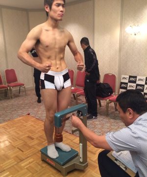 関根、坂田が計量パス