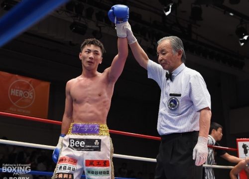 篠塚辰樹が判定勝ち!