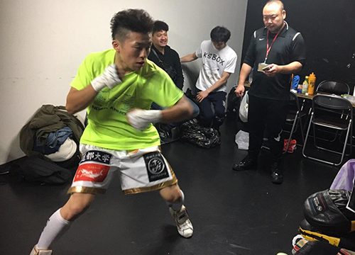 渡部がまさかの初回KO負け