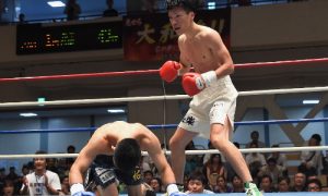 ビバリー塚田がKOで準決勝進出！