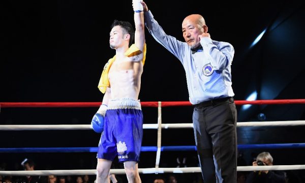 川畑が6回戦デビューでKO勝ち！