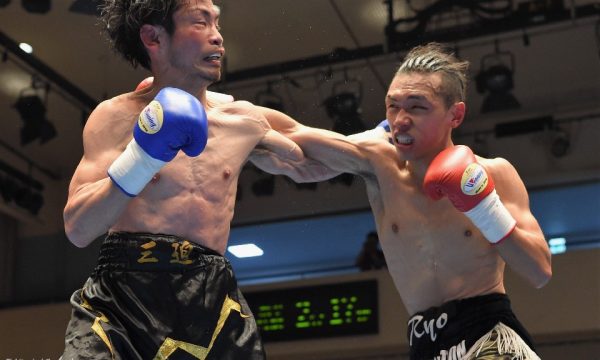 ランカー対決の成塚はTKO負け