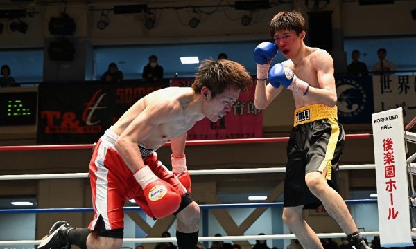 水間が逆転KO勝ち