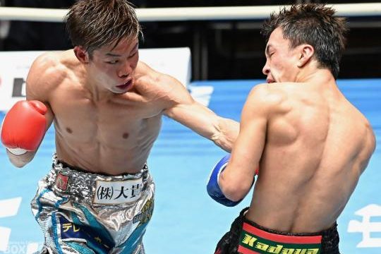 谷口が王座獲得、宮尾は無念のKO負け