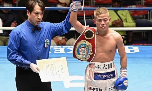 重岡が4戦目で王座獲得！