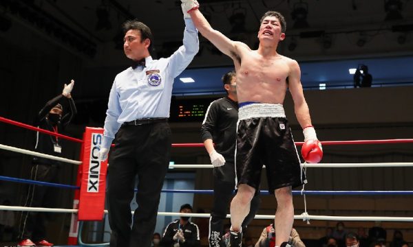 杉田は2RTKO負け。潟辺が初勝利