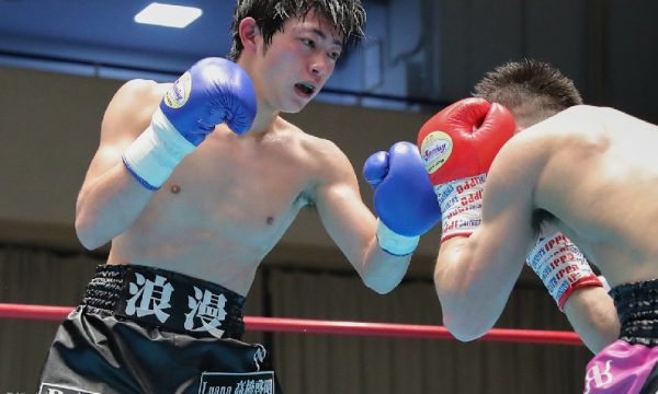 デビュー戦の三浦と内村