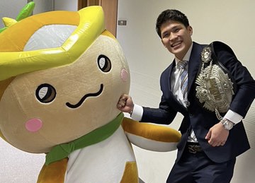 宇津木が所沢市長に表敬訪問