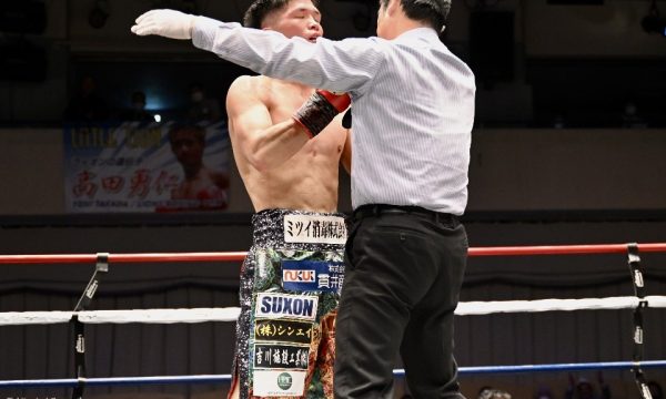 宇津木と重田は無念のTKO負け