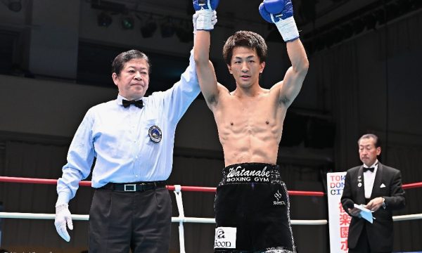 柿元と阿南がともにTKO勝ち！