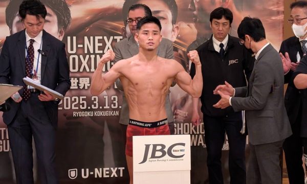 京口が計量パス！明日3階級制覇へ