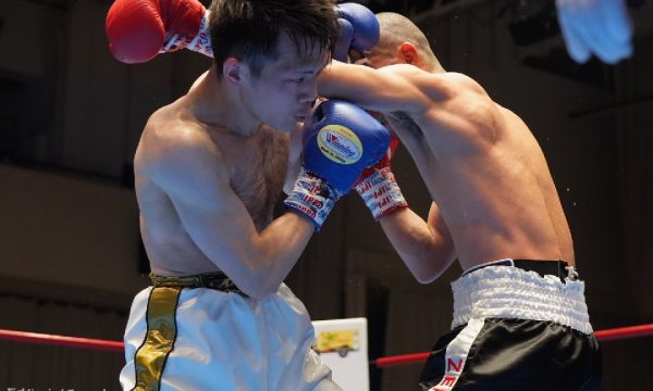 初6回戦の中林がTKO負け