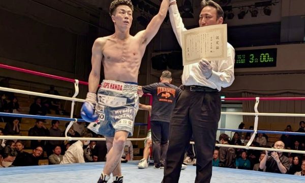 吉田が 2RTKO勝ちで再起に成功！
